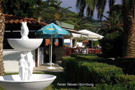 Garten und Bar des Hotel Dionyssos auf Skopelos
