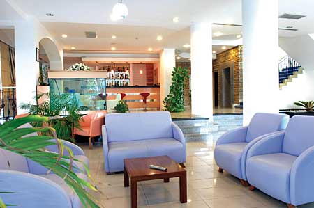 Halle des Hotels Dorana in Girne / Kyrenia