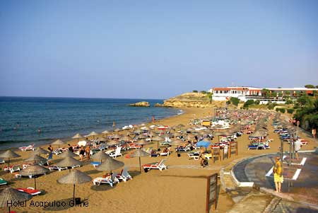 Der Strand vom Hotel Acapulco bei Girne in Nordzypern