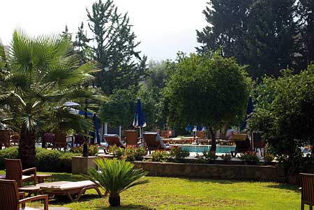 Gartenanlage des Hotels Pia Bella in Girne / Kyrenia