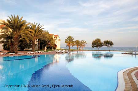 Minivillen am Pool vom Salamis Bay Conti Hotel