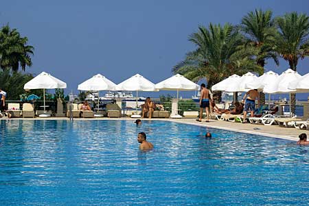 Pool des Hotels Vuni Palas in Girne / Kyrenia