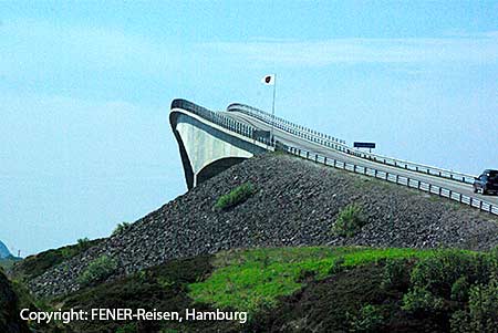 Brücke auf der Atlantikroute in Norwegen
