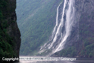 Im Geirangerfjord der Wasserfall 7 Schwestern