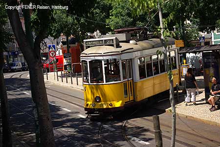 Die berühmte Straßenbahn in Lissabon in Portugal