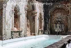 Historischer Brunnen im Convent St. Paus bei Redondo in Portugal