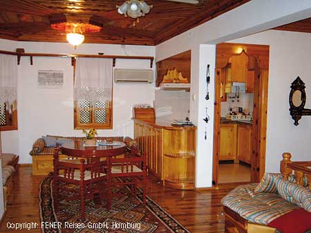 Wohnküche in der Villa Libuse in Akyaka in der Türkei